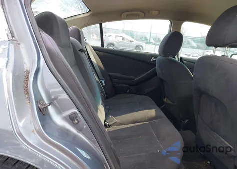 2010 Nissan Altima 2.5 S z USA, uszkodzony, nr VIN 1N4AL2AP1AN533973